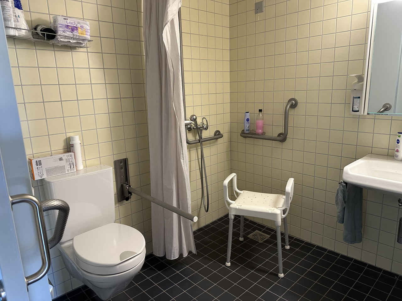 Alterszentrum-im-Gruet-Zimmer09